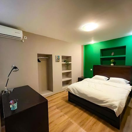 Cool Flat With Hot Tub In The Old Town Bucareste Exterior foto