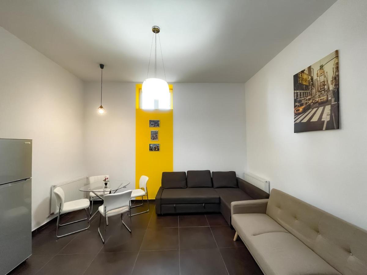 Cool Flat With Hot Tub In The Old Town Bucareste Exterior foto