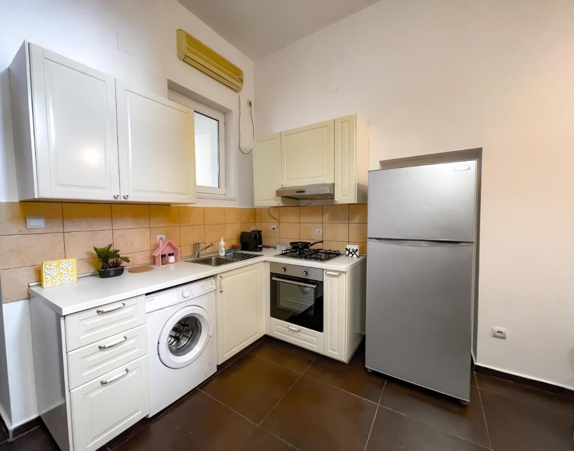 Cool Flat With Hot Tub In The Old Town Bucareste Exterior foto