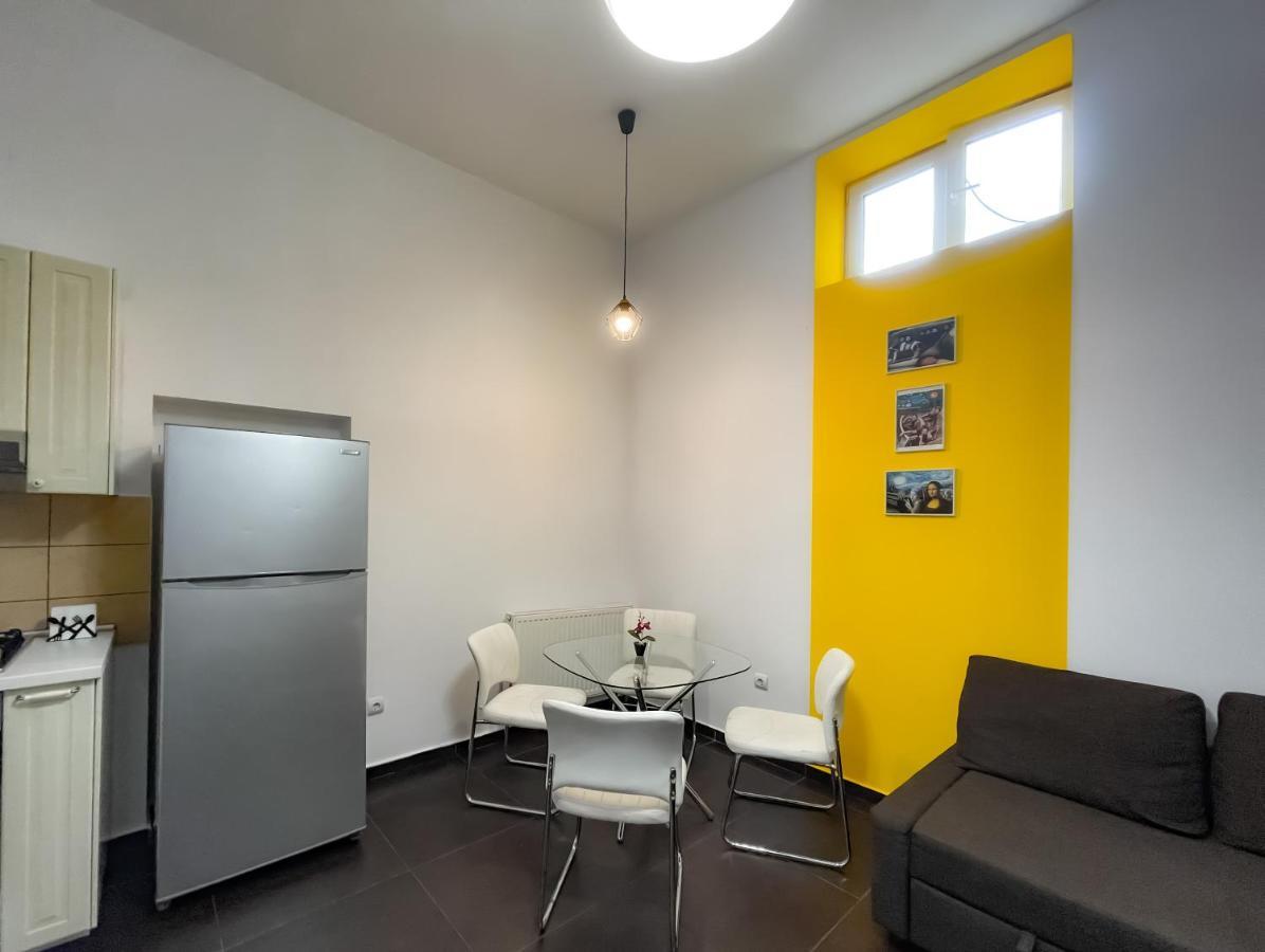 Cool Flat With Hot Tub In The Old Town Bucareste Exterior foto