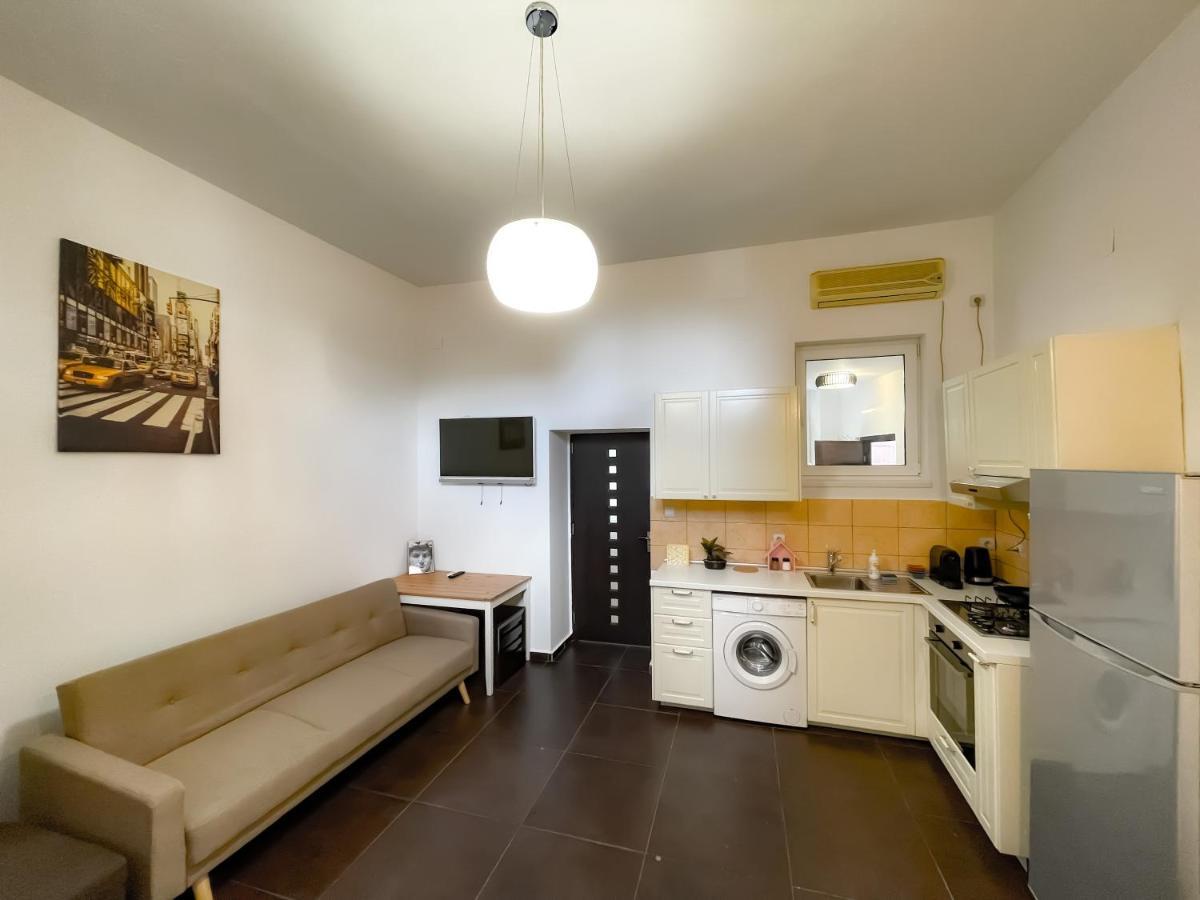 Cool Flat With Hot Tub In The Old Town Bucareste Exterior foto