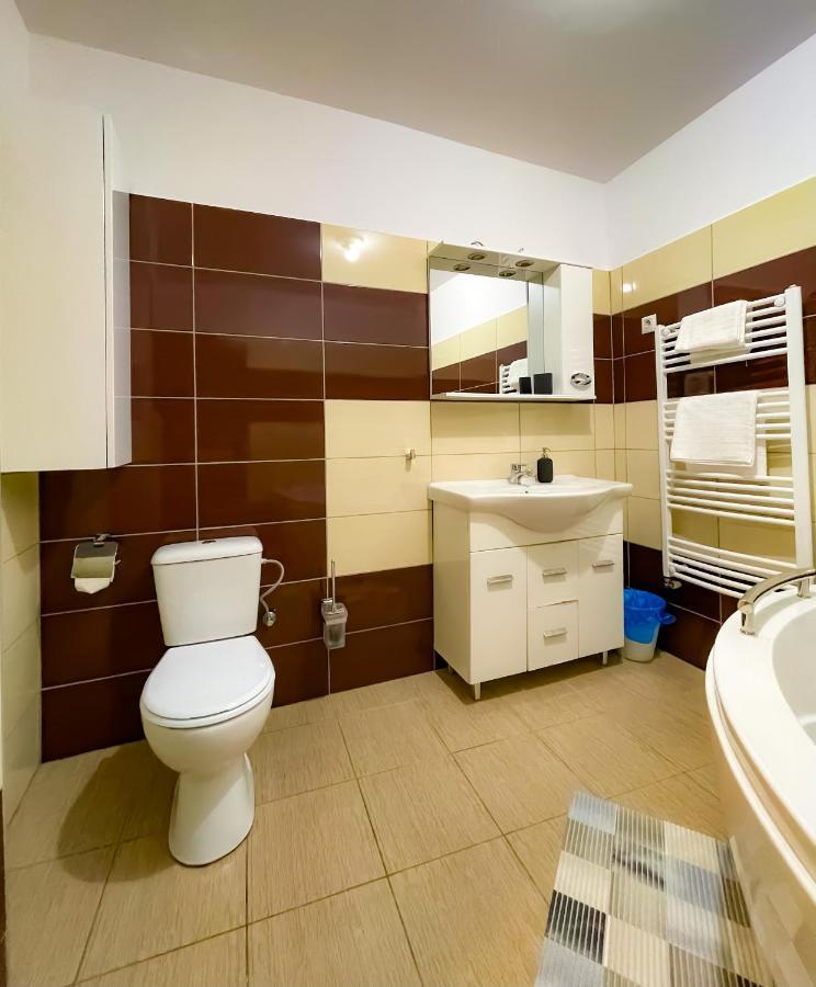 Cool Flat With Hot Tub In The Old Town Bucareste Exterior foto