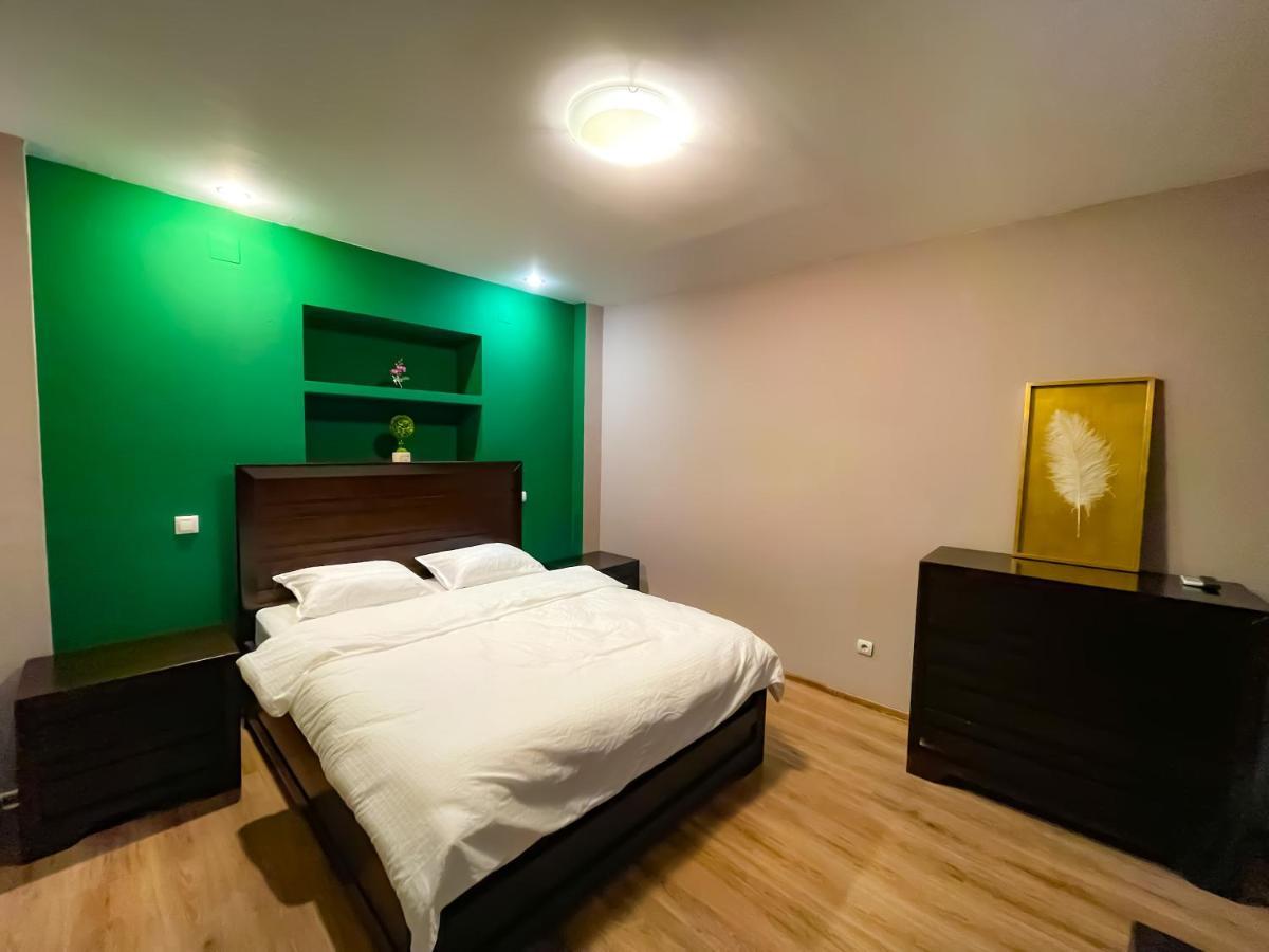 Cool Flat With Hot Tub In The Old Town Bucareste Exterior foto