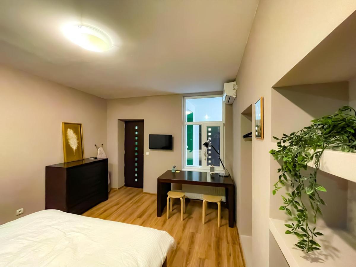 Cool Flat With Hot Tub In The Old Town Bucareste Exterior foto